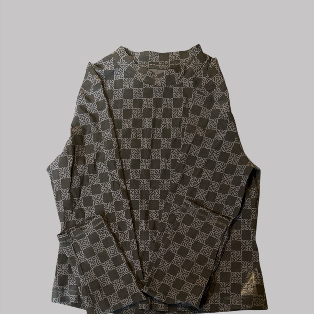 Patterned Gym Shark Women’s Long Sleeve Top